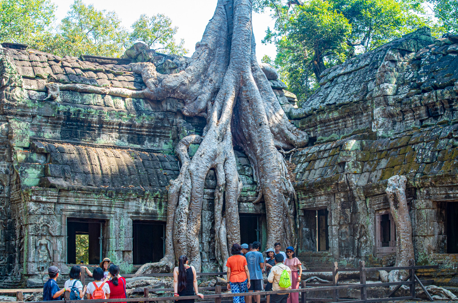 Read more about the article Visiting amazing Angkor Wat: Best 1-day Itinerary