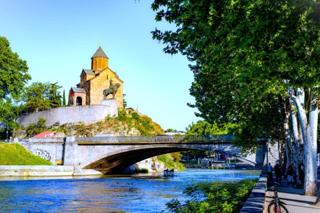 Metekhi Church with the equestrian statue of King Vakhtang Gorgasali overlooking the Mtkvari River and bridge in Tbilisi, Georgia.